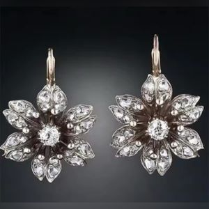 Low start ✨Beautiful bling flower vintage earrings